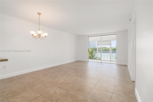 Building Photo - 2999 Point E Dr