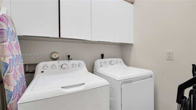 Building Photo - 6469 NW 103rd Psge