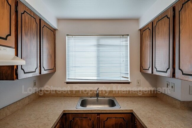 Building Photo - 1950 NW Hayes Ave