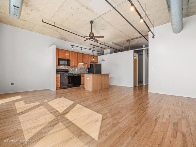 Building Photo - 6 S Laflin St