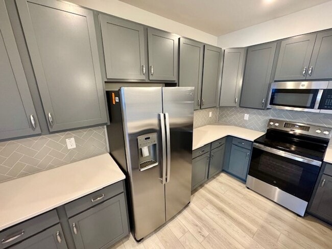 Building Photo - Modern Elegance in Prime North Raleigh!