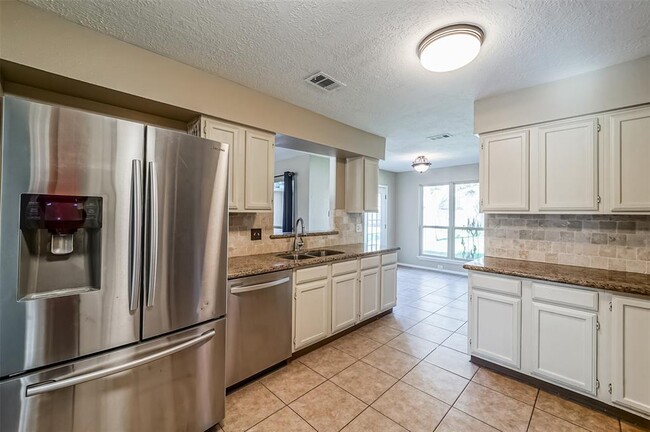 Building Photo - 1309 Oak Hollow Dr