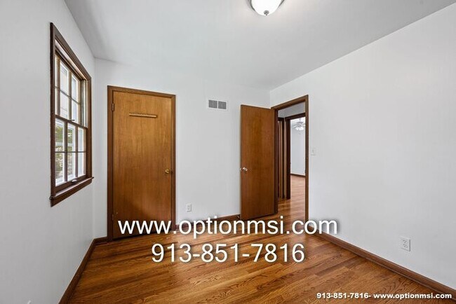 Building Photo - Comfort, Space & Style – Beautifully Updated Split-Level Home