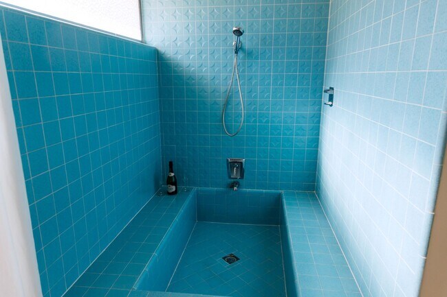 Building Photo - Los Feliz/Hollywood Hills AMAZING 6 Bed/4 Bath/Pool Luxury Home for Lease!