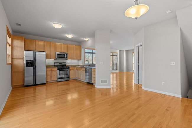 Building Photo - 731 Mercer St