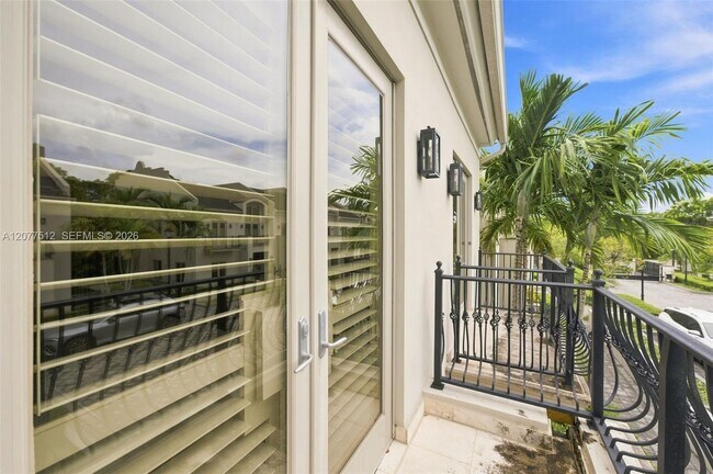 Building Photo - 7541 SW 56th Ct