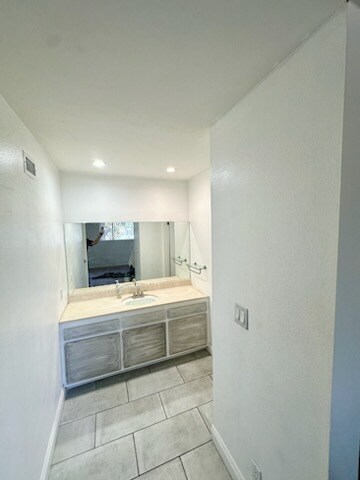 Building Photo - 33772 Violet Lantern St