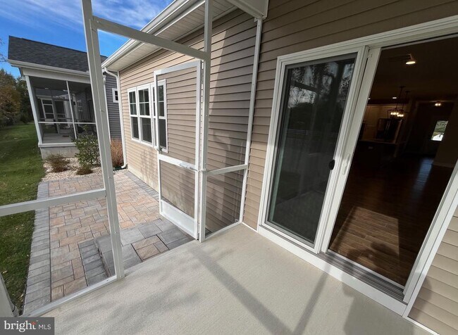 Building Photo - 33743 Catching Cv