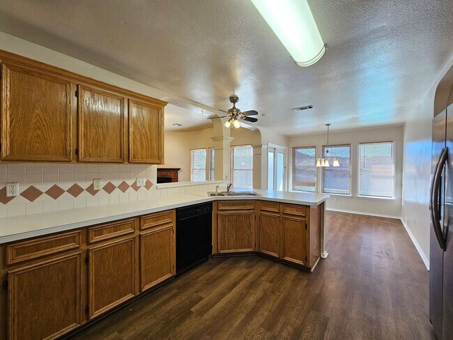 Building Photo - 602 Del Mar Dr