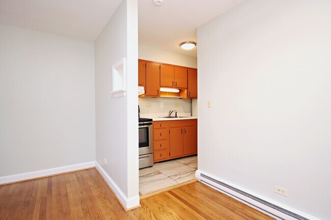 Building Photo - Student-Friendly Ground-Level Apartment Ne...