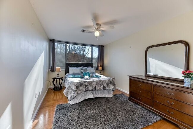 Building Photo - 4420 Briarwood Ct N