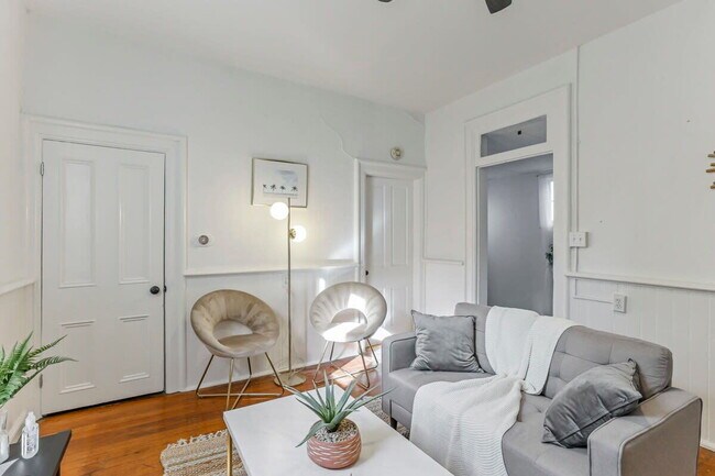 Building Photo - The Artist's Apt. | 1BR | Short North | +Parking