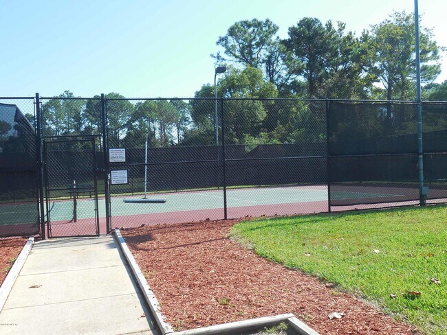 Building Photo - 2024 Hovington Cir W