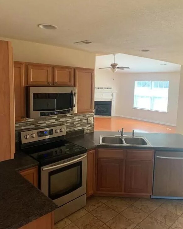 Building Photo - Charming 3 Bedroom Home in Simpsonville, S...