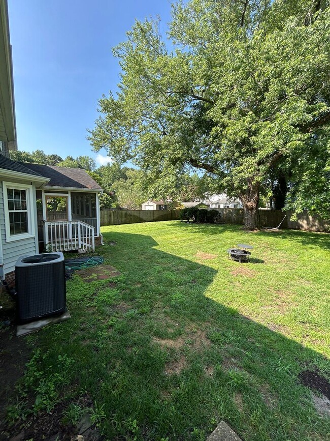 Building Photo - 4BD/2.5BA in Albemarle Acres Neighborhood ...