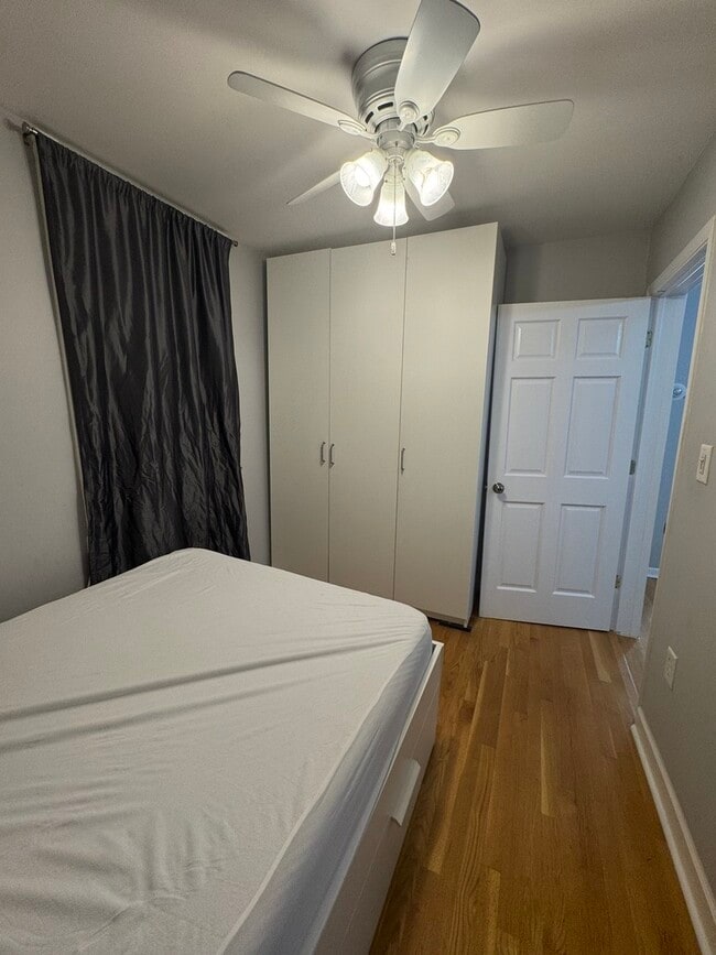 Building Photo - 1006 S Oakley Blvd