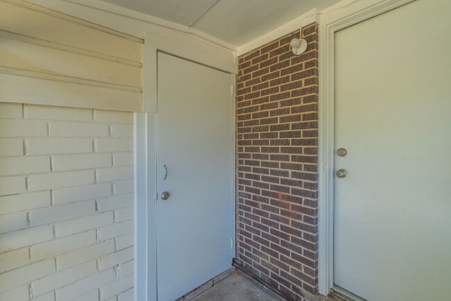 Building Photo - $1,300 - 3 bed/2 bath house for rent in Fl...