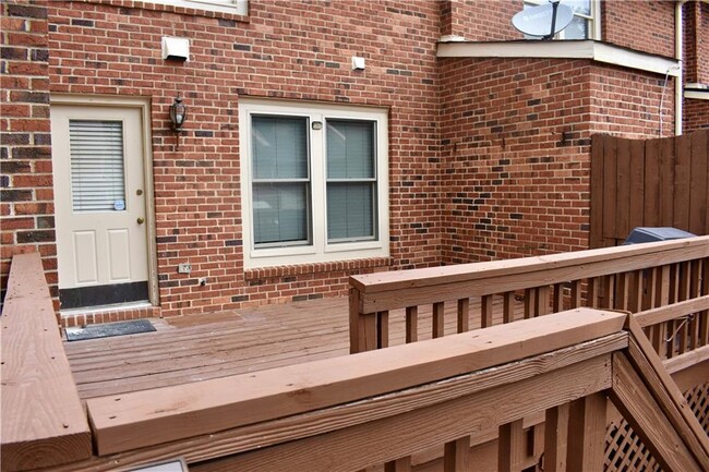 Building Photo - 6106 Queen Anne Ct