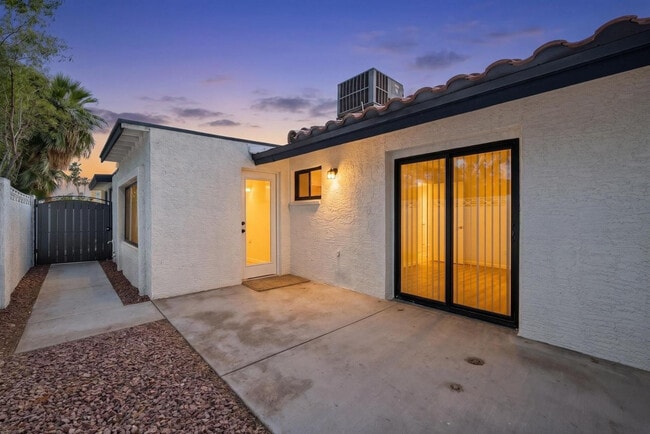 Building Photo - 7826 E Heatherbrae Ave