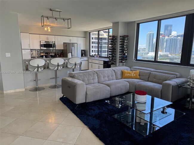 Building Photo - 540 Brickell Key Dr