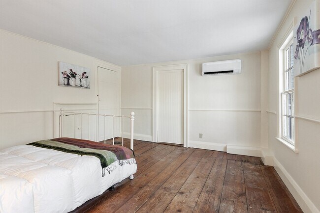 Building Photo - 25 Bulkeley Rd