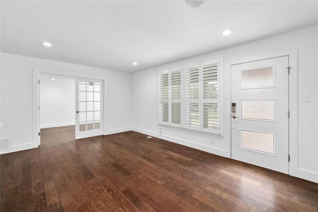 Building Photo - 6414 Kenilworth Dr