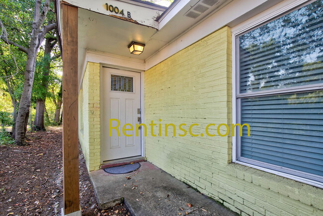 Building Photo - 1004 Pine St
