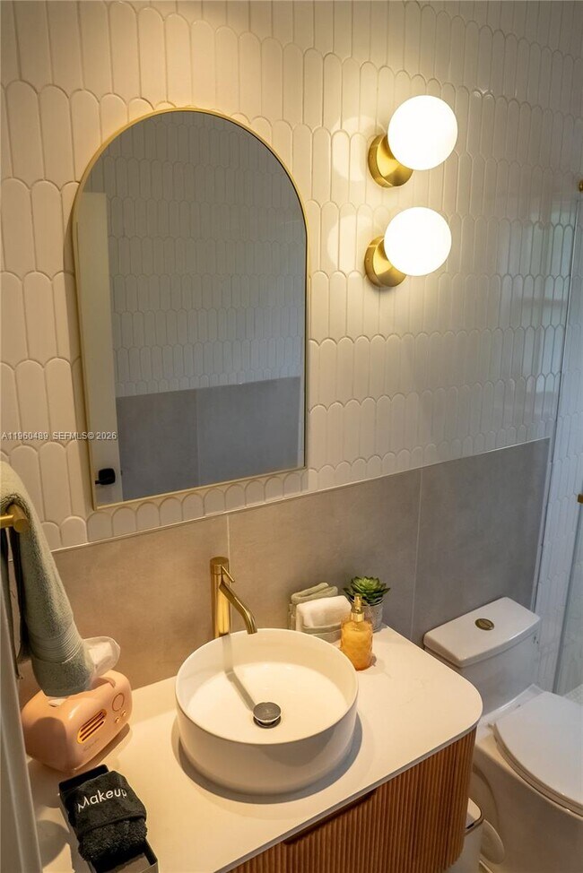 Building Photo - 509 NE 64th St