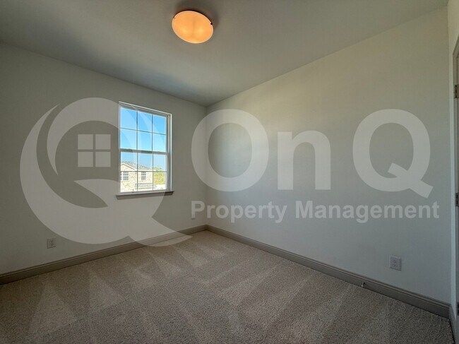 Building Photo - 904 Santa Lucia Dr