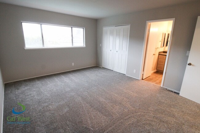 Building Photo - $4595 - Large spacious updated 4 Bed/2.5 B...