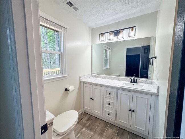 Building Photo - 533 Coronation Dr