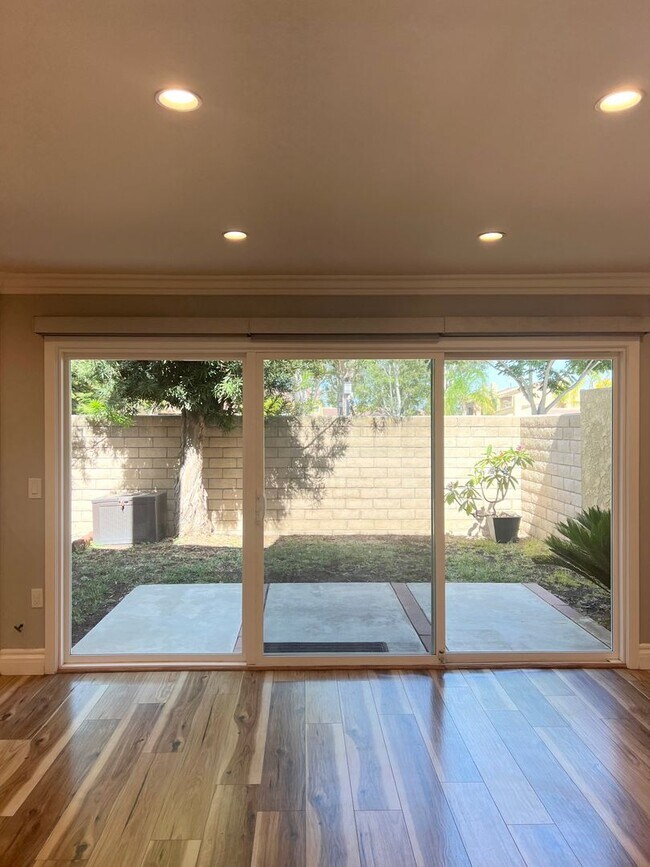 Building Photo - 4 Bed/ 3 Bath Yorba Linda Home with 2 Car Garage