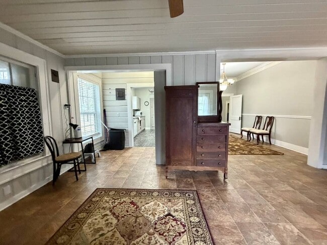 Building Photo - 102 Mulberry St