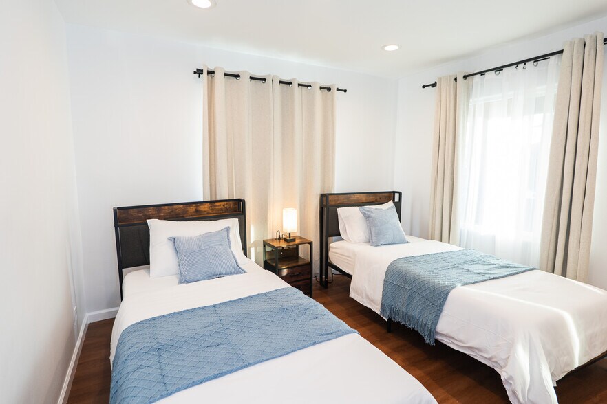 Building Photo - 940 S Bernal Ave