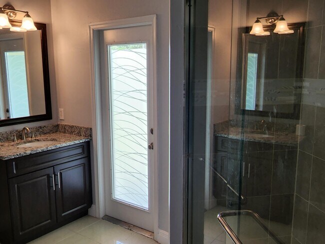 Building Photo - 2466 SW Mercer St