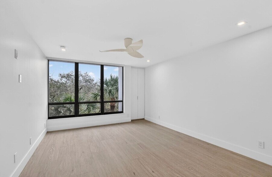 Building Photo - 7835 Lakeside Blvd