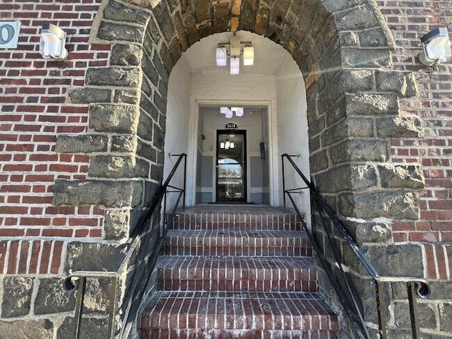 Building Photo - 8610 John F. Kennedy Blvd