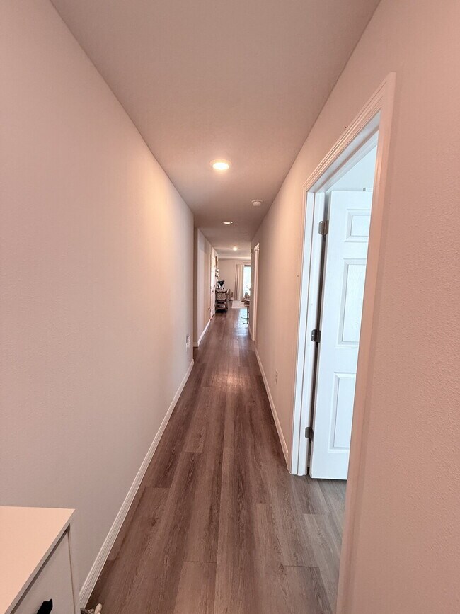 Building Photo - 1388 Stone Ridge Cir