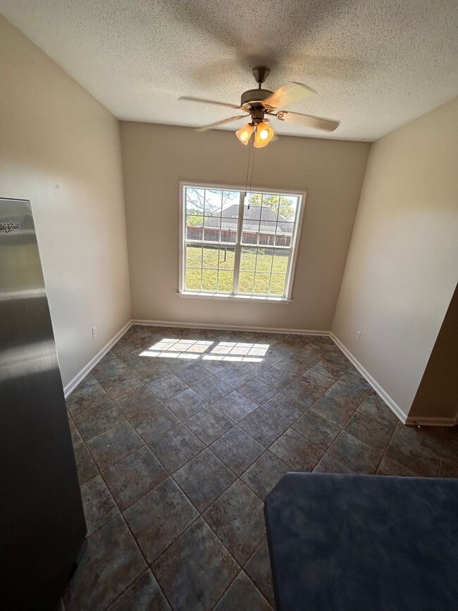 Building Photo - Fountain Crest Subdivision!