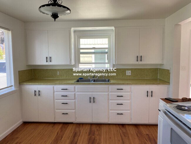 Building Photo - 2608 Linden Ln