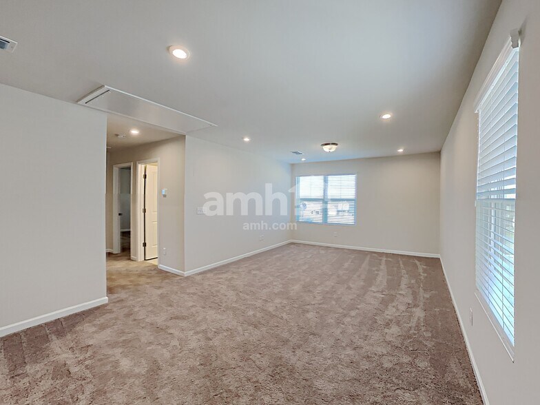 Building Photo - 4317 Fieldcrest Dr