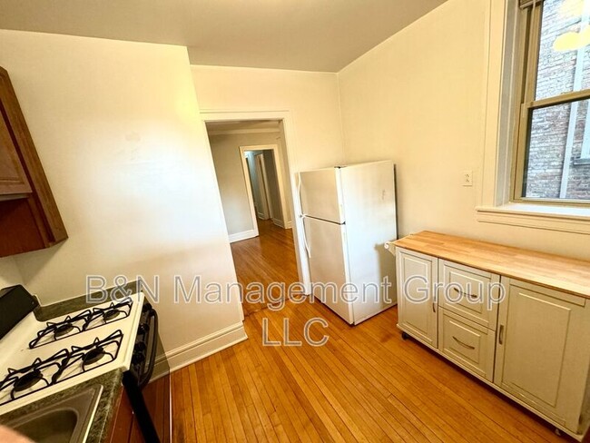 Building Photo - 4895 N Hermitage Ave