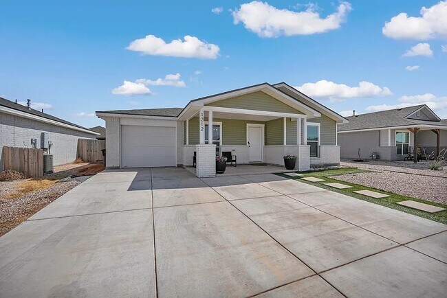 Building Photo - Near brand new 3 bd/2 bth home in quiet neighborhood! Turf backyard w/ pergola! All appliances! 1...
