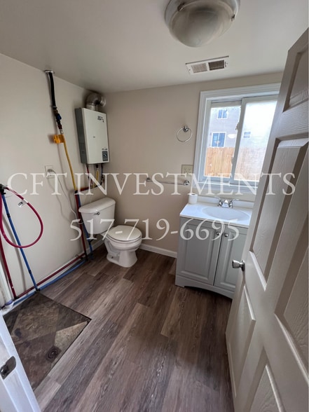 Bathroom - 233 Vanlieu St