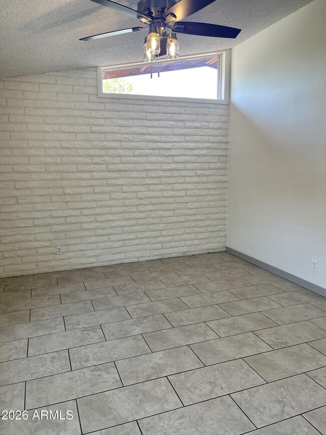 Building Photo - 1238 W Malibu Dr