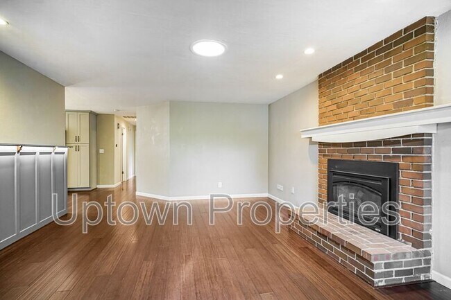 Building Photo - 7880 SW 69th Ave