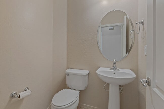 Building Photo - Gorgeous 4 Bedroom Home in Phoenix!