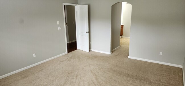 Building Photo - 3051 Tower Oaks Dr