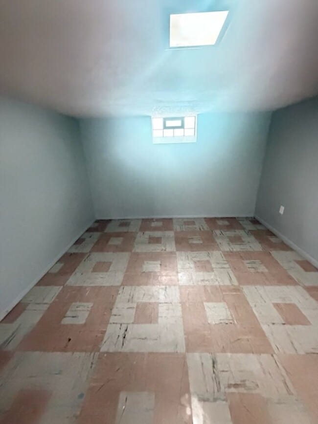 Building Photo - A Single family home with Garage in Garfield Heights