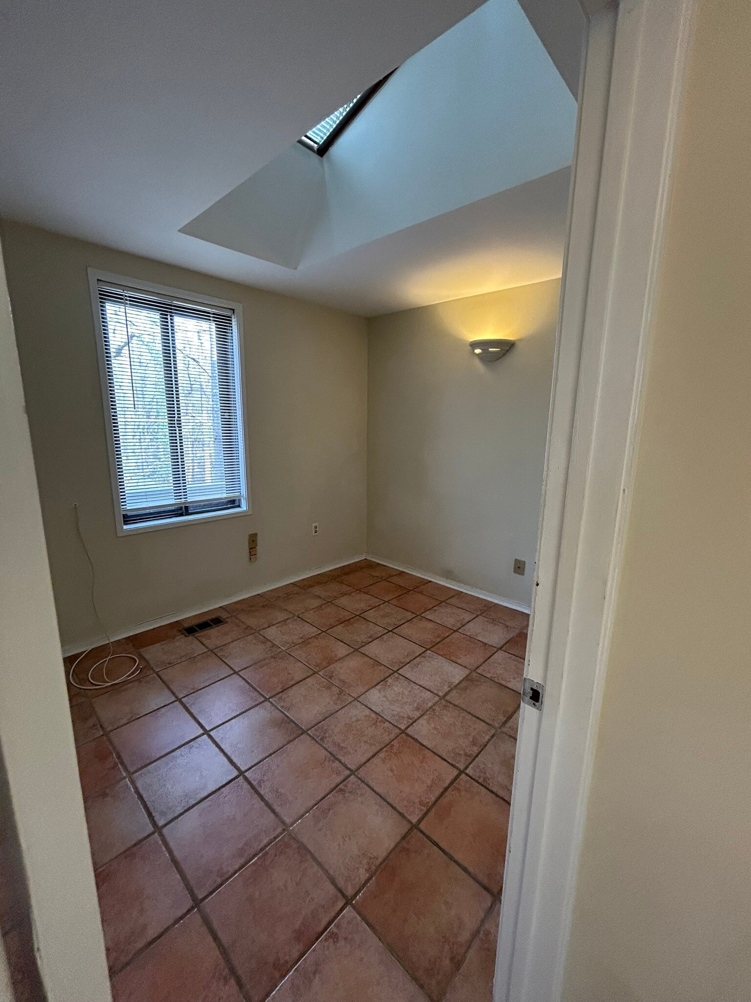 Building Photo - 6278 Occoquan Forest Dr